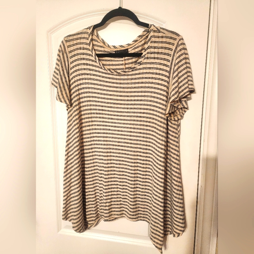 Bobeau Mallia Flutter Sleeve Knit Swing Top